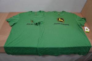 lot 319 image: 2 John Deere T-Shirts - XL