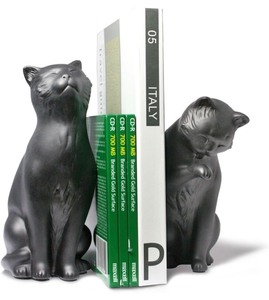 lot 151 image: Set of 2 Decorative Cat Book Ends - White