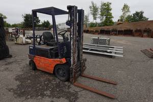 lot 5 image: Baker B-50-CL Propane Forklift - Non-Operational