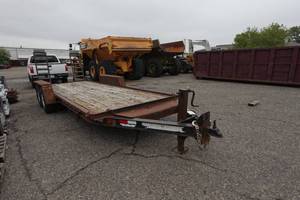 lot 2 image: 2015 Towmaster 20 Skid Steer Trailer