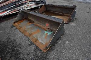 lot 450 image: CAT 8 Skid Steer Bucket