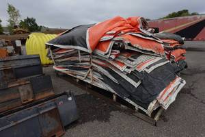 lot 452 image: Concrete Curing Blankets with Rack