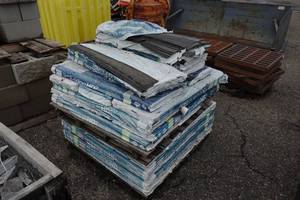 lot 479 image: Pallet of Timberline Weathered Gray Shingles