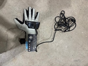lot 15SB image: Power Glove (586627) not testedas is
