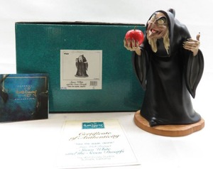 lot 3 image: WDCC Snow White Take the apple, dearie Witch Figure