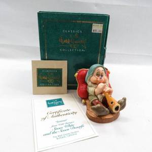 lot 9 image: WDCC Snow White Zzzzzzz Sleepy Dwarf Figure