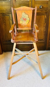 lot 30C image: B2 - Vintage Wooden Childs High Chair with Teddy Bear Motif