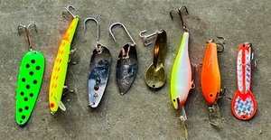lot 161C image: G - Set of 7 Assorted Fishing Lures Spoons and Crankbaits