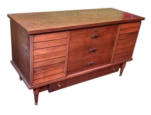 lot 6 image: U - Vintage Lane Cedar Chest