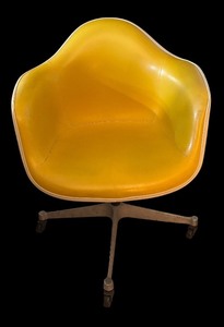 lot 13R image: LL - Vintage Mid Century Herman Miller Yellow Shell Swivel Office Chair