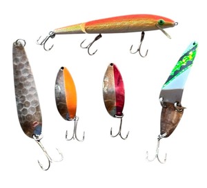 lot 34R image: G - Collection of 5 Fishing Lures Assorted Styles