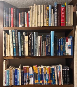lot 67R image: FR - Large Collection of Hardcover and Paperback Books Including Travel Guides and Reference