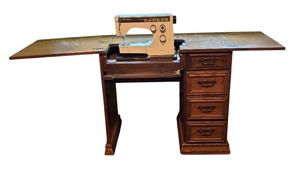 lot 78R image: U - Vintage Viking Husqvarna Sewing Machine with Expandable Oak Sewing Table