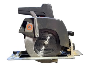 lot 90R image: U - Black & Decker 7-14 Inch Deluxe Saw Type A