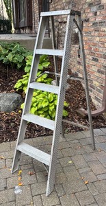 lot 141R image: G - Metal 5-Step Folding Ladder