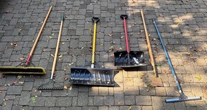 lot 155R image: G - Lot of 6 Outdoor Tools - Snow Shovels, Broom, Rake, Hoe, Squeegee