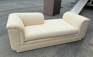 lot 12 image: Comfy Vintage Post Modern Chaise Lounge