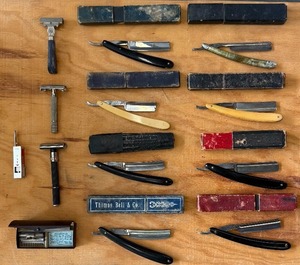 lot 33 image: Vintage Antique Razor and Straight Razor Lot