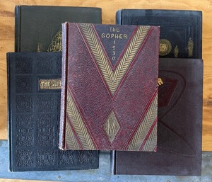 lot 39 image: 5 EARLY Antique University of Minnesota Yearbooks including Bronko Nagurski