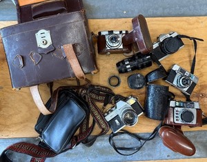 lot 52 image: Vintage 35mm and Polaroid Camera Lot 