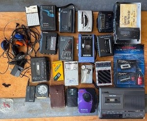 lot 53 image: Vintage Walkman  Pocket Radio Lot  - Untested