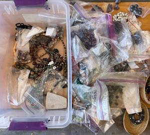 lot 68 image: LARGE LOT OF BEADS including Turqouise #4