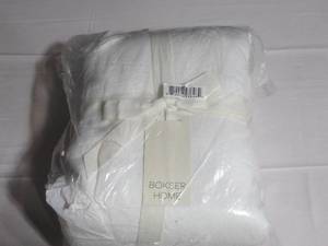 lot 30 image: FullQueen Color White French Linen and Cotton Duvet Cover & Sham Set BOKSER HOME