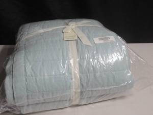lot 95 image: Size FullQueen Color Wave French Linen Channel Stitch Quilt & Sham Set BOKSER HOME