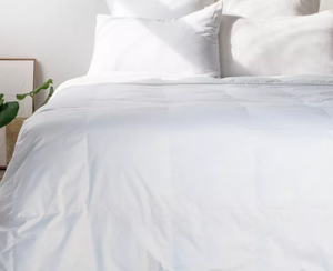 lot 13 image: Twin Lightweight Premium Down Alternative Duvet Comforter Insert BOKSER HOME