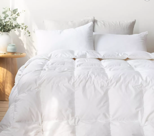 lot 71 image: Size FullQueen Extra Warm 700 Fill Power Luxury White Duck Down Duvet Comforter Insert BOKSER HOME