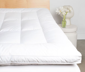 lot 121 image: Size King Feather & Down Plush Luxury Mattress Topper BOKSER HOME