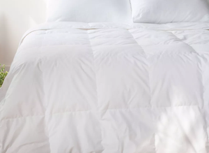 lot 99 image: Size KingCal King - Lightweight Feather & Down Duvet Comforter Insert BOKSER Home