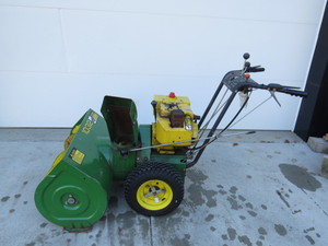 lot 4 image: John Deere 1032 Walk Behind Snow Blower