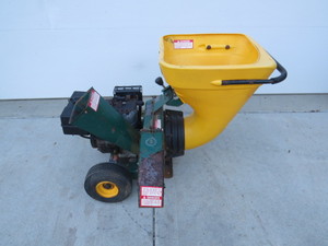 lot 6 image: Yard-Man 8HP ChipperShredder