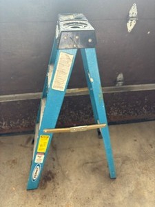 lot 16 image: Werner 4 Ft. Fiberglass Step Ladder (8 Ft. Reach Height) with 250 Lb. Load Capacity Type I Duty Rating