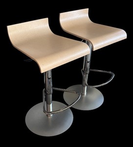 lot 10 image: P - Pair of Adjustable Height Barstools with Light Wood Seats and Chrome Base