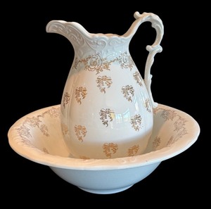 lot 62R image: P - Vintage Homer Laughlin Pitcher and Basin Set with Gold Floral Design