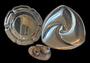 lot 78R image: P - Collection of 2 Silver Plated Platters with Leaf and Bird Salt and Pepper Shakers