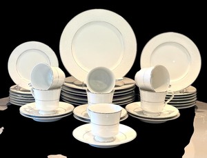 lot 107H image: DR - Kensington Petite Fleury China Set Service for Seven
