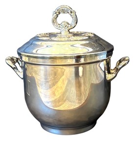 lot 150H image: DR - Vintage Oneida Silverplate Ice Bucket with Ornate Lid, 10 Inch Tall