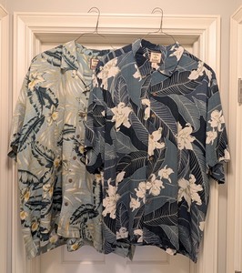 lot 131 image: LL - Set of 2 Tommy Bahama XXL Short Sleeve Hawaiian Shirts