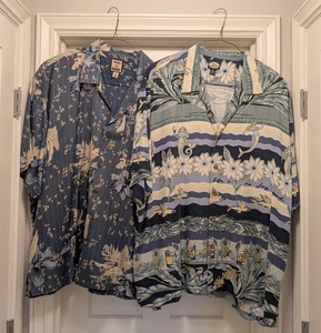 lot 132 image: LL - Set of 2 Tommy Bahama Mens XXL Hawaiian Shirts