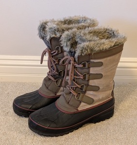 lot 144 image: LL - Khombu Womens Size 10 Winter Snow Boots with Faux Fur Lining