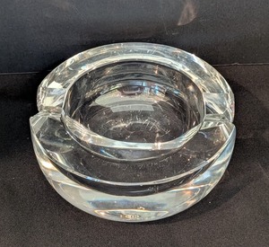 lot 163 image: UL - St. Louis France Crystal Cigar Ashtray 6 Inch Diameter