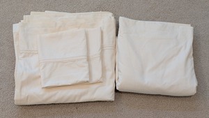 lot 173 image: UL - Martha Stewart King Sheet Set with Standard Pillow Cases
