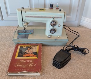 lot 178 image: UL - Sears Kenmore Model 1400 Zig-Zag Sewing Machine with Accessories and Singer Sewing Book