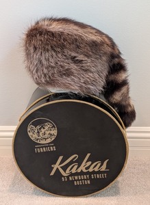 lot 186 image: UL - Vintage Kakas Raccoon Fur Hat with Box Boston