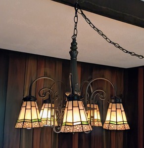 lot 94 image: LL - Arts and Crafts Style Stained Glass 5-Light Chandelier