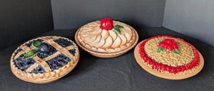 lot 96 image: UL - Set of 3 Vintage Keebler Ready Crust Ceramic Pie Plates Portugal