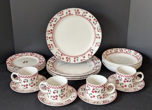 lot 100 image: O - Majesticware by Oneida Cherries Jubilee Stoneware Dinnerware Set Service for 4